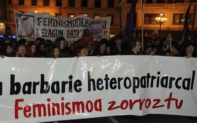 "Basakeria heteropatriarkalaren aurka" mobilizatu dira ehunka herritar