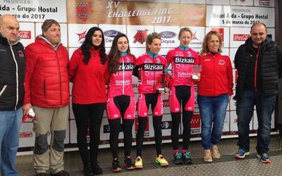 Bizkaia-Durangoko hiru ziklistak osatu dute Madrilgo podiuma