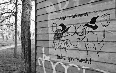 Emakumeen borroka goraipatu du Otsemeakek muralen bidez