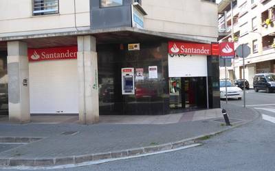 Santander Bankuaren bulegoa lapurtu dute