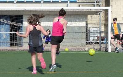 Futbolera gerturatzeko aukera Lehen Hezkuntzako neskendako