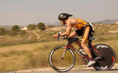 Sergio Garcia de Eulatek bikain ekin dio Espainiako Triatloi Kopari