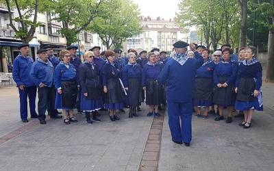 (BIDEOA) Beheko Plaza Abesbatza kantuan