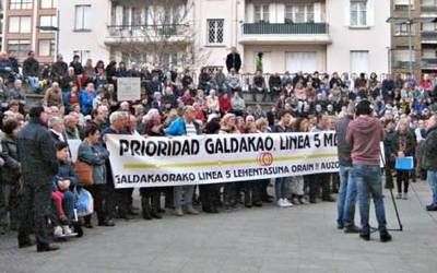 Usansolotik  Etxebarrirainoko  martxa  antolatu  du  Metroaren  aldeko  plataformak