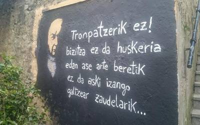 Atzo Donostian zentsuratutakoa gaur gurera ekarri dugu elkartasunez: aupa Mikel!