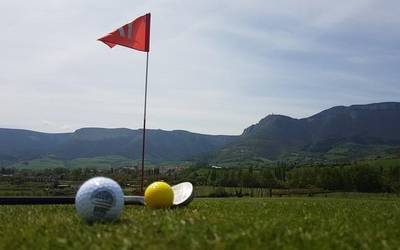 Pitch & Putt: Irlandako kirola Urduñako zelaian