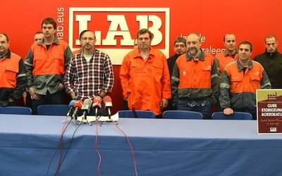 LABek kontratazio berriak eta inbertsioak eskatu ditu Arcelor Mittalen Euskal Herriko lantokietan