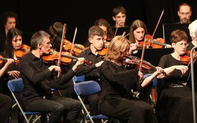 Gertuko doinuak Orkestra Sinfonikoaren eta Goikobaluren kontzertuan