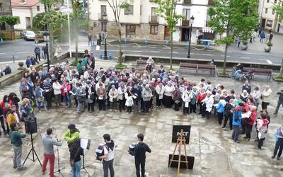 Eskuragarri daude Kantu eta Dantza Eguneko bazkarirako txartelak