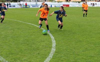 Gaztetxoek eskolarteko futbol finalak jokatu dituzte