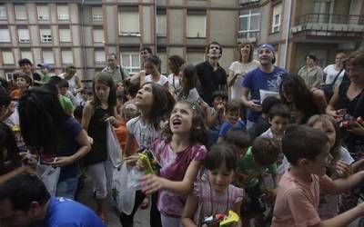 Irabazik udal gobernuaren "utzikeria" salatu du auzoen harira