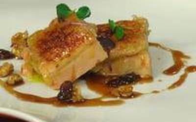 Foie karamelizatua Pedro Ximenez saltsarekin eta arrain mixa itsasoko airearekin