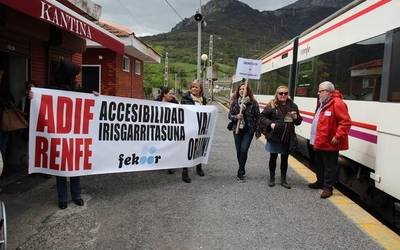 ADIF hitzemandako epeak betetzen ari ez dela salatu du Maria Luisa Goikotxeak