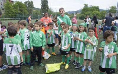 Indarra futbol taldeko zaleek eta jokalariek jaia egingo dute bihar