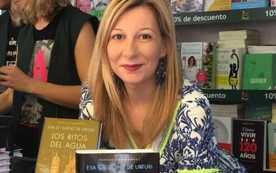 Eva Garcia Saenz de Urturik jaurtiko du aurtengo txupinazoa