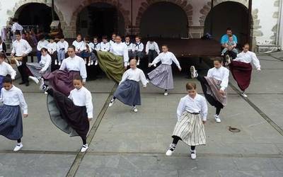 Arantzako bestetako programaren azalerako lehiaketa antolatu du Kultura Batzordeak haurrentzako