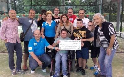 Padel Solidariotik 3.081 euro jaso ditu Geu Be elkarteak