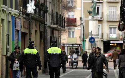 Polizia legearen aurka 3.600 sinadura aurkeztu dituzte hainbat polizia sindikatuk