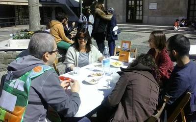 Mintzalagun, euskal sarea zabaldu nahian