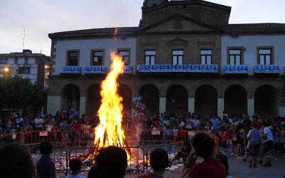 San Juan sua piztuko dute barikuan Algortako San Nikolas plazan