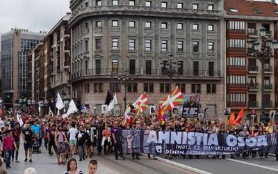 1.500 lagun bildu ziren Bilbon amnistiaren aldeko manifestazio nazionalean