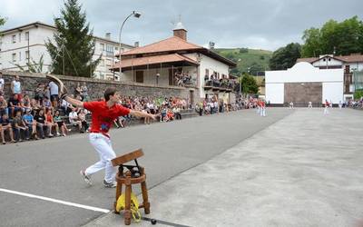 Laxoa txapelketako final laurdenetako joaneko lau partidetatik hiru jokatu dituzte asteburuan