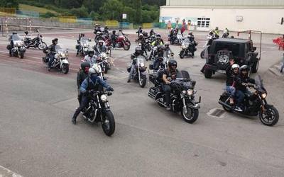 Espaciobiker Custom Club taldekoen topaketa Irurtzunen