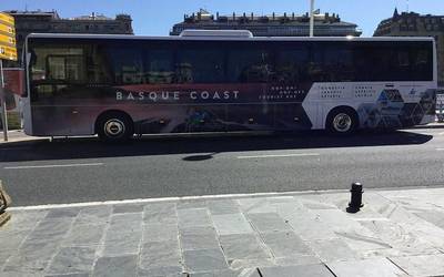 Kostaldea eta barrualdea ezagutzeko autobus turistikoa jarri du abian Aldundiak