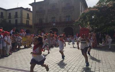 San Fermin eguna ospatzen ari dira Oñatin, udaleku irekietan