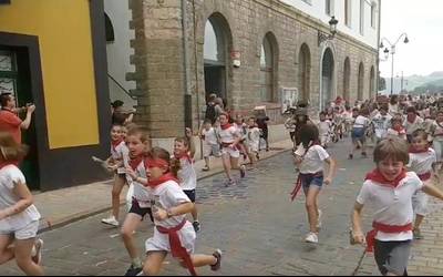 [BIDEOA] San Fermin Txikiko entzierroa korritu da goizean Erriberan