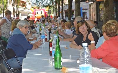 Bi eguneko festa aurrenekoz, Kaxkoa kirolez, jokoz eta musikaz janzteko