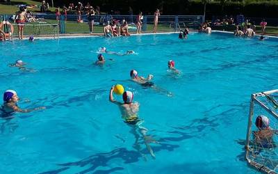 Waterpoloaz gozatzeko aukera Irurtzunen