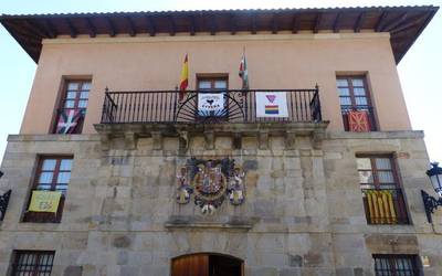 Espainiako bandera bistan jartzeko agindua jaso du Udalak