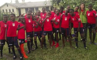 Ugandako Nyakasura girls team taldeak jokatuko du CD Orduñaren uniformearekin