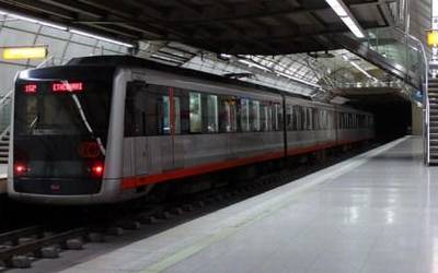 Metroak  pertsona  bat  harrapatu  du  Bilbon  eta  zerbitzua  eten  dute