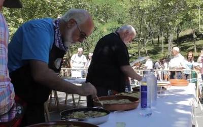 Ehunka lagun bertaratu dira San Rokeko zelaira, jaien azken egunean