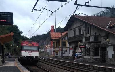 Hemendik 11 hilabetera egongo da prest Aretako tren geltokiko pasabidea