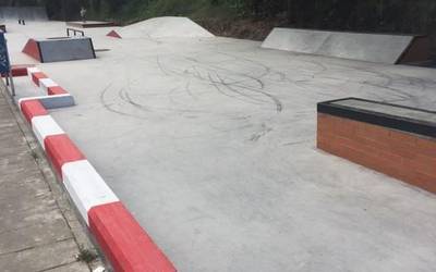 Oñatiko skatepark berria erabilgarri dago jada