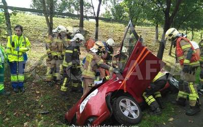 Emakume bat zaurituta atera dute suhitzaileek autotik