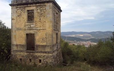 Basaluzeko dorrea izeneko monumentua ondasun inbentariatu deklaratzeko espedientea ireki dute