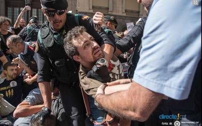 EH Bilduk elkarretaratzeak deitu ditu Kataluniako atxiloketak eta polizia operazioa salatzeko