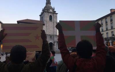 Ehunka aiaraldear mobilizatu dira Kataluniarekin bat egiteko