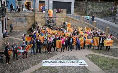 “Kataluniarekin bat, demokraziarekin bat”