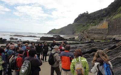 Bisita gidatu eskaintza betea udazkenerako, Euskal Kostaldeko Geoparkean