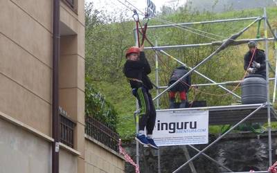 Abenturan murgildu dira oñatiar gaztetxoenak