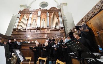 Bergarako Orfeoiak eta Aitor Oleak eman diote hasiera Organo Erromantikoaren zikloari