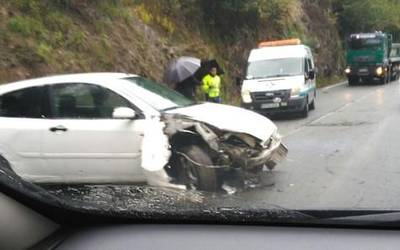 Auto-ilarak eragiten ari da Zubillagara bidean gertatu den istripua