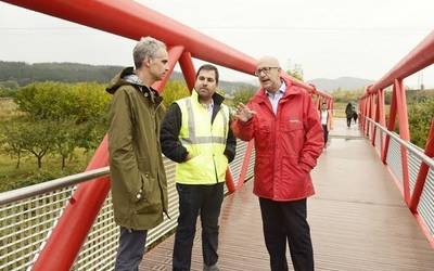 Foru Aldundiak 68 metroko zaldain bat ezarri du Nerbioiko parke linealaren zati berrian