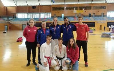 Oñatiko karatekek lan ona egin dute Euskadiko Txapelketan, Barakaldon