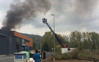 Sutea piztu da Maskuribai industriaguneko lantegi batean